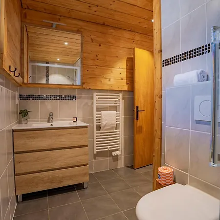 The Fat Fox Lodge, Morzine * Montriond